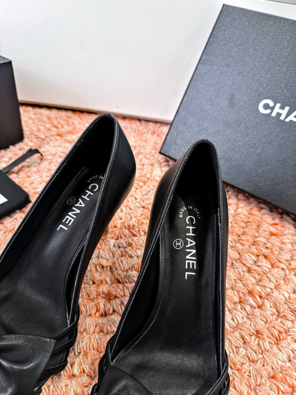 CC 26s Bow High Heels Black Sheepskin 703675