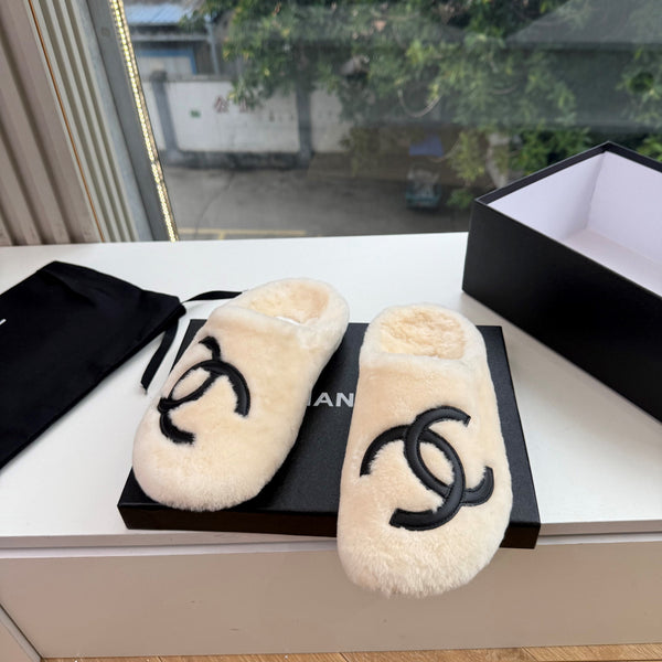CC 26s Mules White Shearling 967544