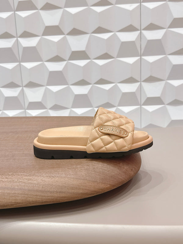CC 26s Sandals Buckle Beige Quilted Leather 613274