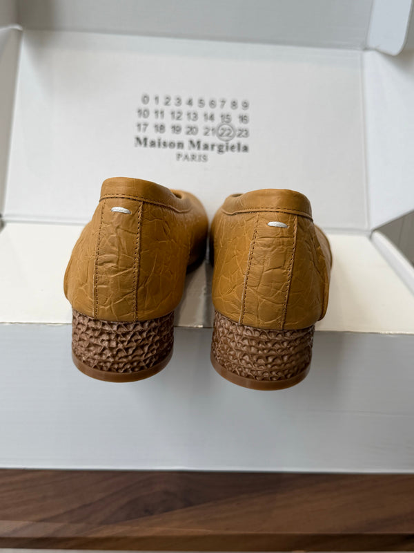 MM Split Toe Low Heel 3cm Tan Textured Leather 890032