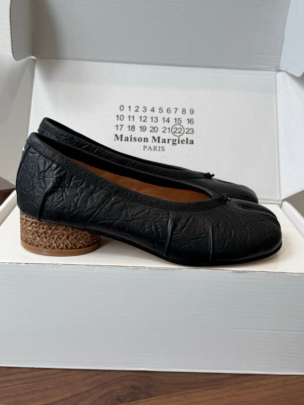 MM Split Toe Low Heel 3cm Black Textured Leather 890033