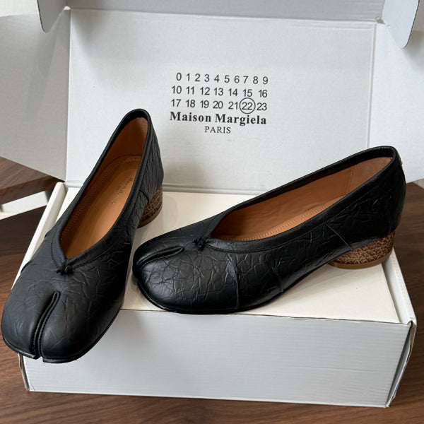 MM Split Toe Low Heel 3cm Black Textured Leather 890033