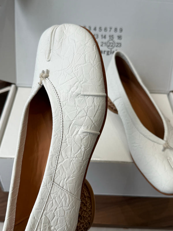 MM Split Toe Low Heel 3cm White Textured Leather 890034