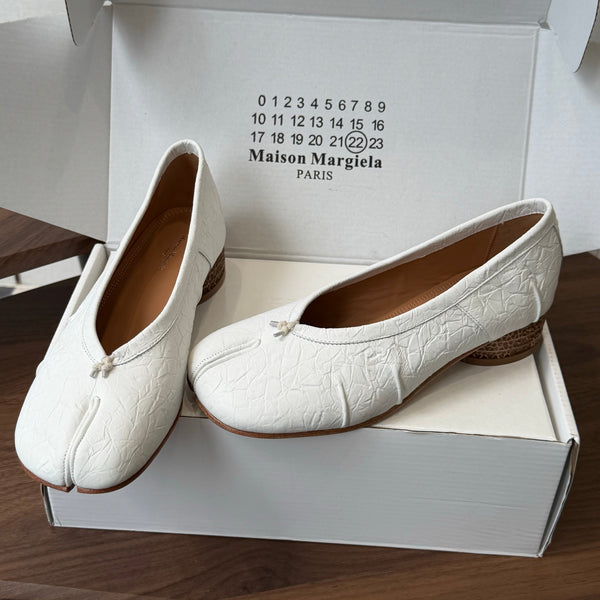 MM Split Toe Low Heel 3cm White Textured Leather 890034