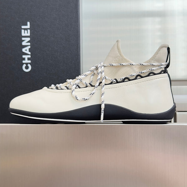 CC 26s Métiers d’art 2026 Sneakers White Sheepskin Fibers 869407