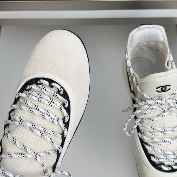 CC 26s Métiers d’art 2026 Sneakers White Suede Fibers 869409