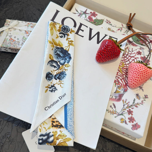 CD 26s Scarf 100cm In Silk 309535