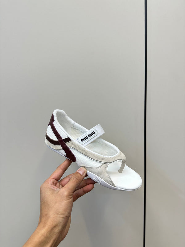 Miu Thong Sandals In White Brown Suede Tech Fabric