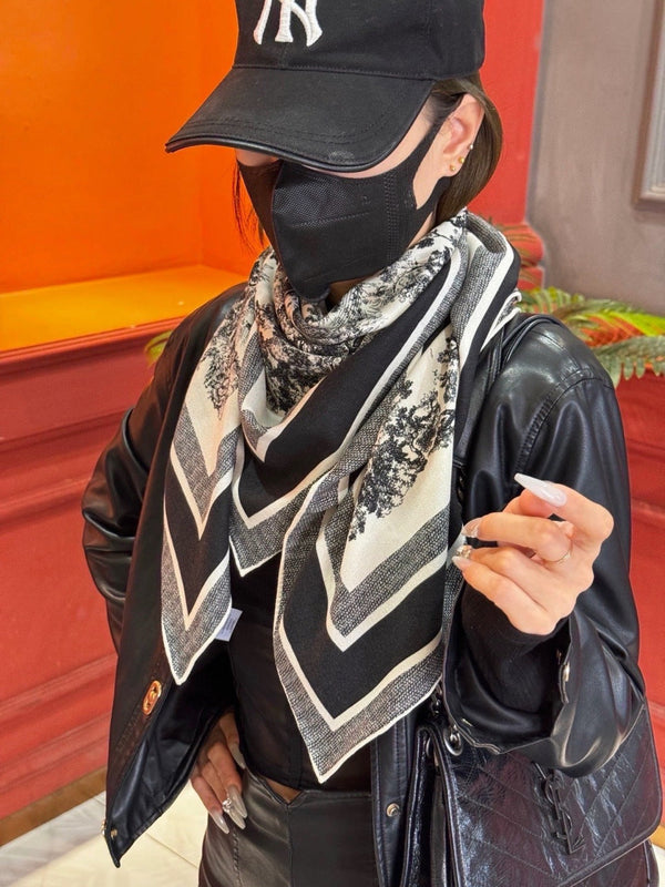 CD 26s Scarf 140cm Silk & Cashmere 300235