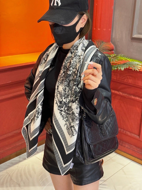 CD 26s Scarf 140cm Silk & Cashmere 300235