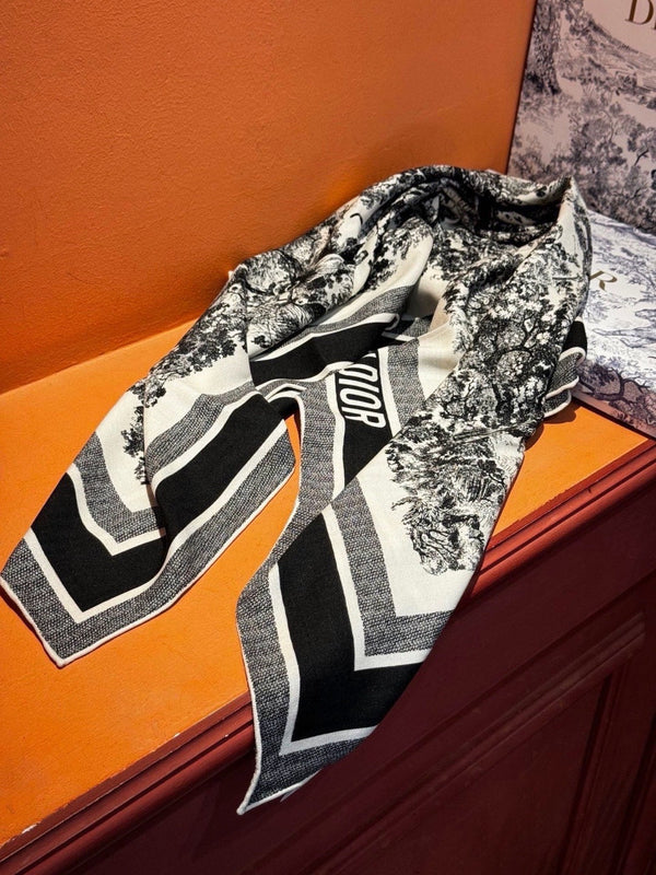 CD 26s Scarf 140cm Silk & Cashmere 300235