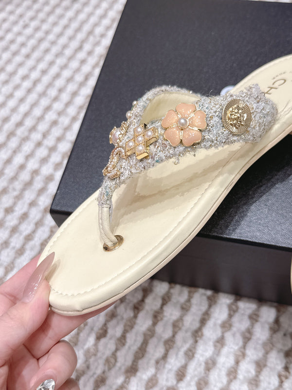 CC 26s Flip-Flop Beige With Multicolor Tweed Sheepskin 632365