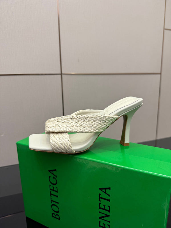 BV 26s Heeled Sandals 9.5cm Cream White Calfskin Raffia