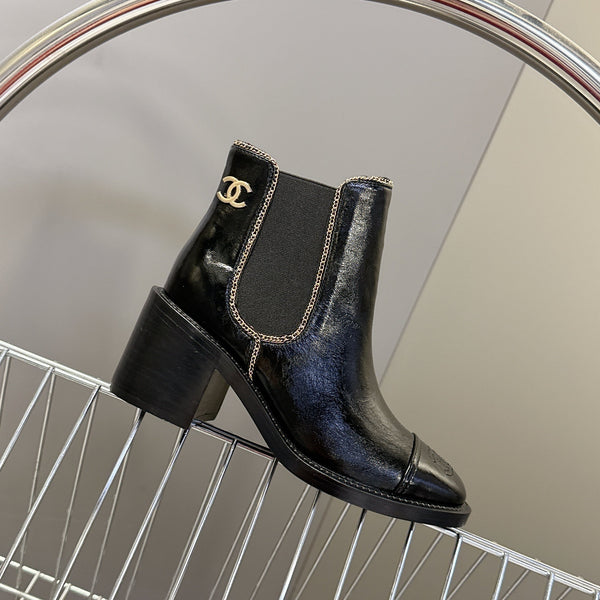 CC 26s Chain-Embellished Ankle Boots Black Glossy Lambskin 948056