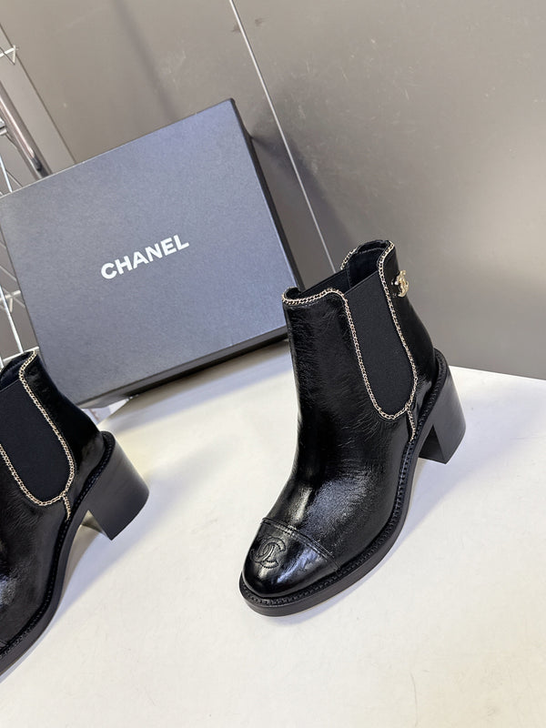 CC 26s Chain-Embellished Ankle Boots Black Glossy Lambskin 948056