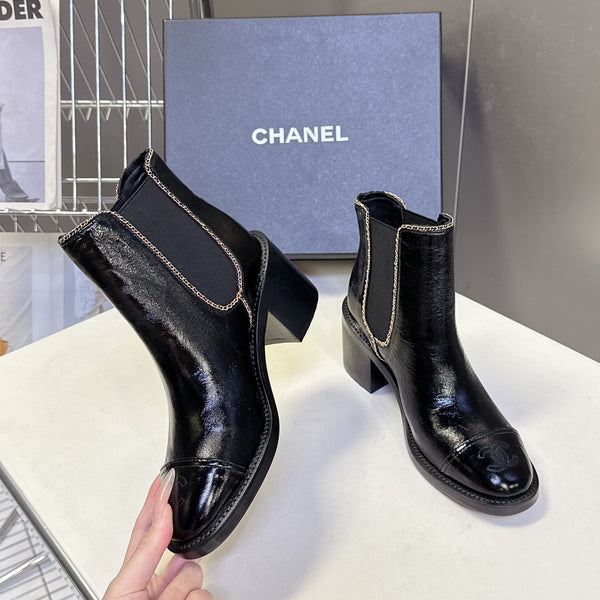 CC 26s Chain-Embellished Ankle Boots Black Glossy Lambskin 948056