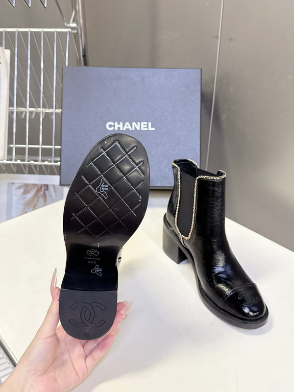 CC 26s Chain-Embellished Ankle Boots Black Glossy Lambskin 948056
