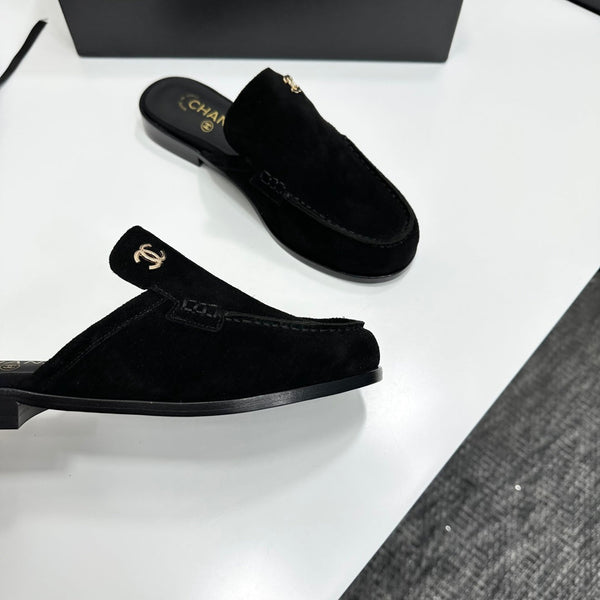 CC SS 2026 Pre Loafer Sandal Black Suede 630502