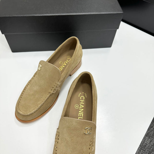 CC SS 2026 Pre Loafer Camel Suede 630469