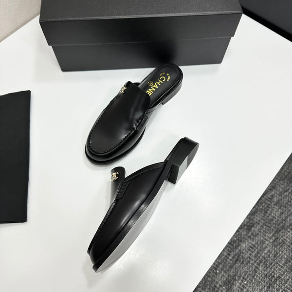 CC SS 2026 Pre Loafer Sandal Black Calfskin 630477