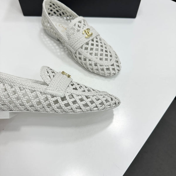 CC Pre 2026 Moccasin White Woven Sheepskin 817677
