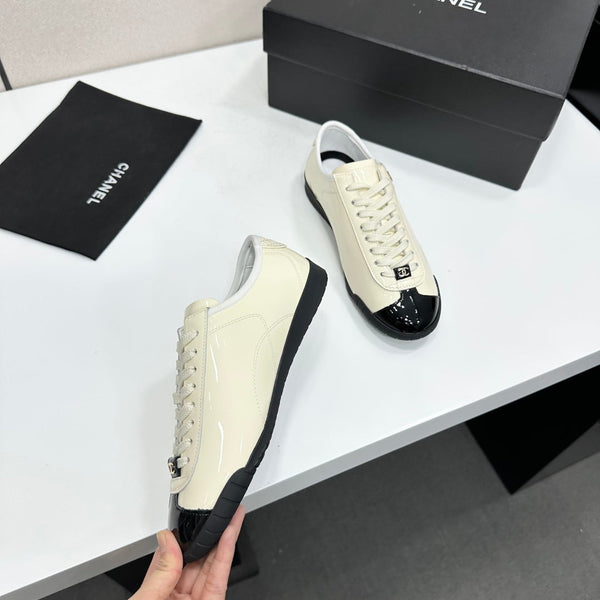CC 2026 Sneakers Calfskin 926249
