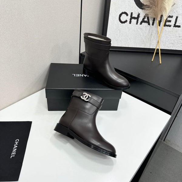CC FW 2026 Ankle Flat Boot Dark Coffee Cowhide 925676