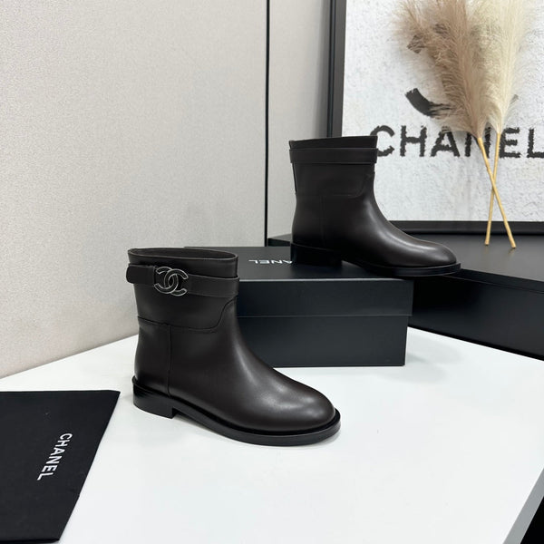 CC FW 2026 Ankle Flat Boot Dark Coffee Cowhide 925676