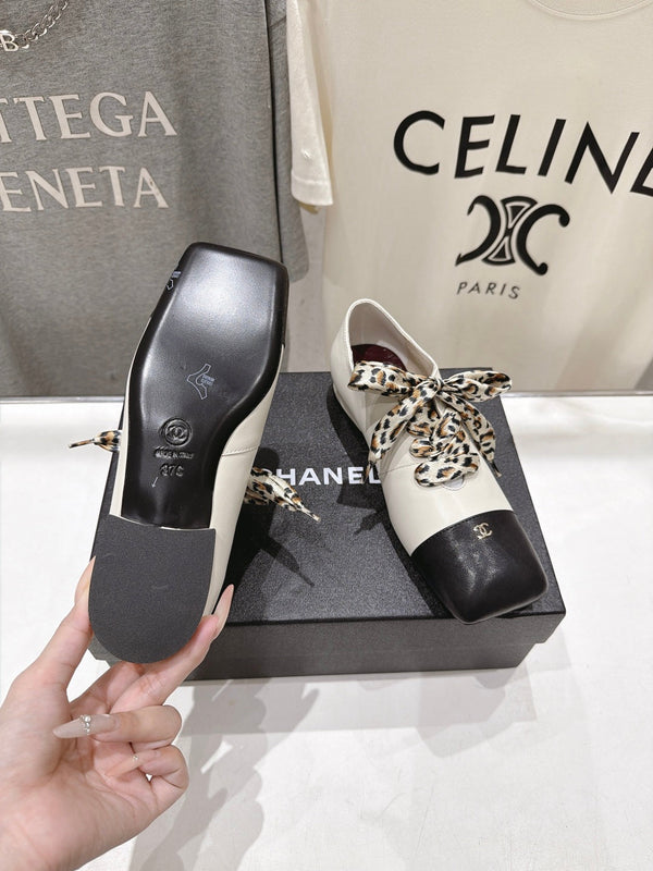CC 26s Square-Toe Lace-Up Shoes with Leopard Print Scarf Black White Leather 946031