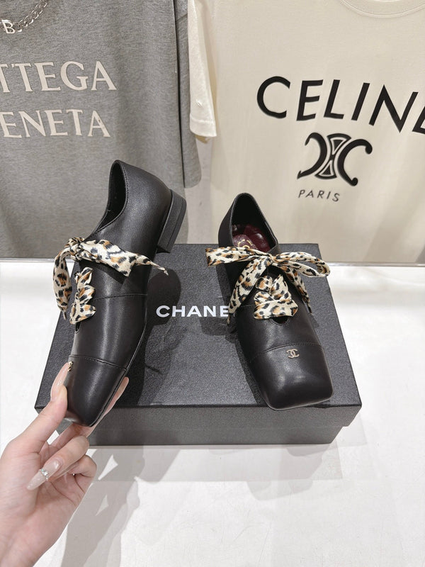 CC 26s Square-Toe Lace-Up Shoes with Leopard Print Scarf Black Leather 946033