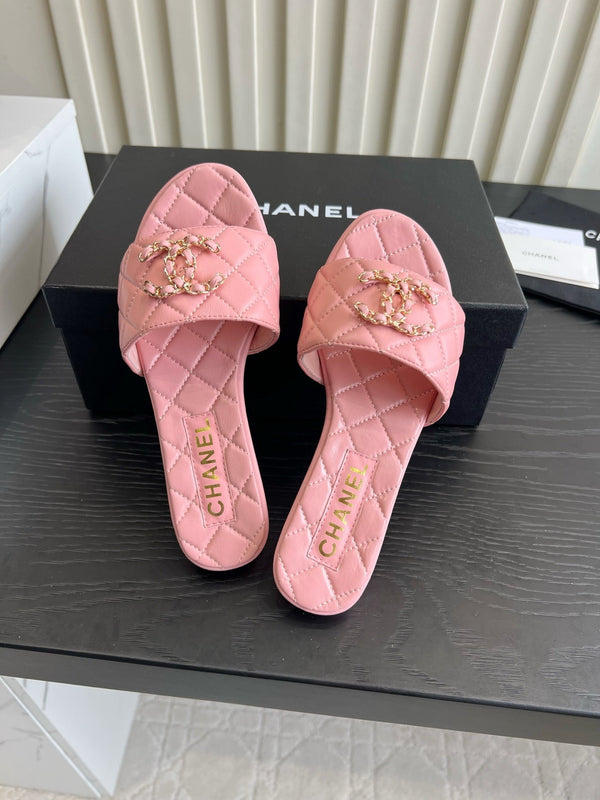CC 26s Flat Sandals Light Pink Quited Leather 906218
