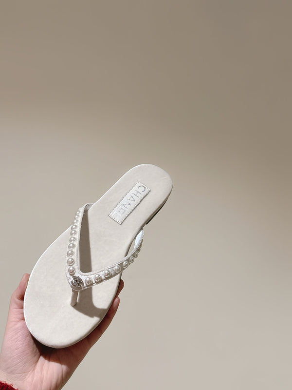 CC 25ss Pearl Thong Sandal Beige Velvet 461639