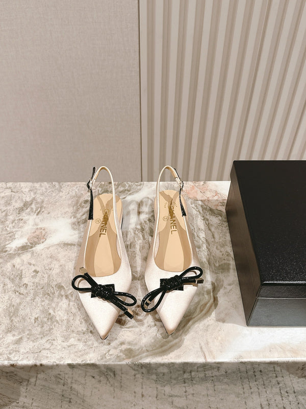 CC 25ss Bow Tie Slingbacks 20mm Beige Satin & Patent Leather 447410