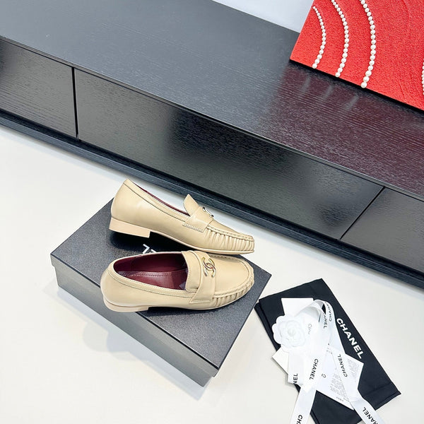 CC 26A Métiers d’art 2026 Loafer Beige Glossy Sheepskin 900229