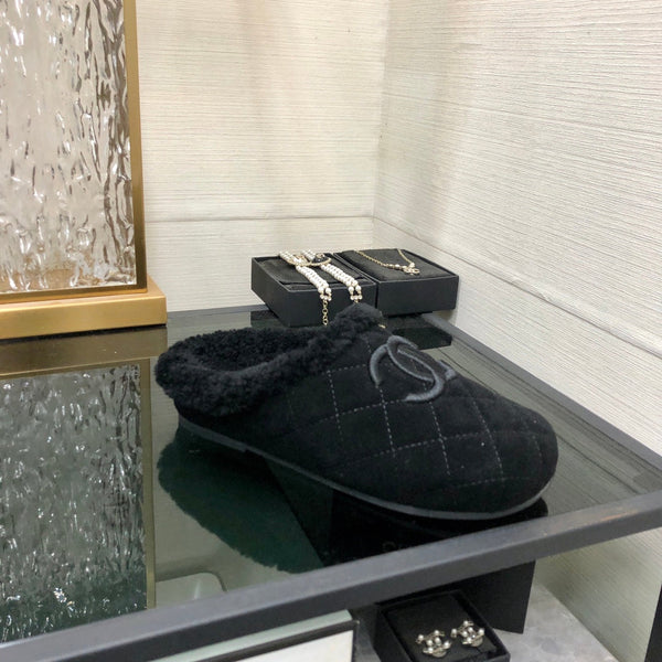 CC 26s Mules Black Quilted Suede Shearling 970153