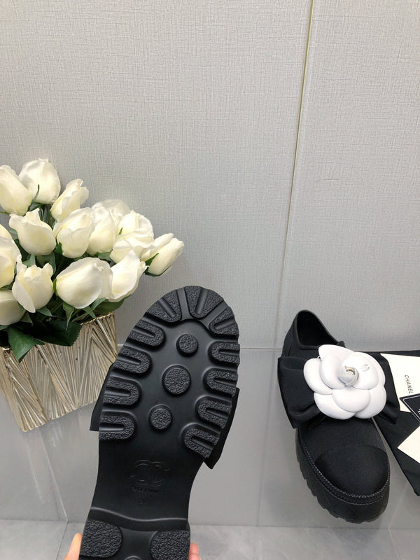 CC 26s Camellia Lug Sole Loafers Black White Cotton