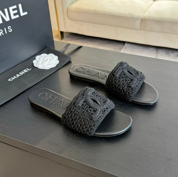 mule sandal black raffia