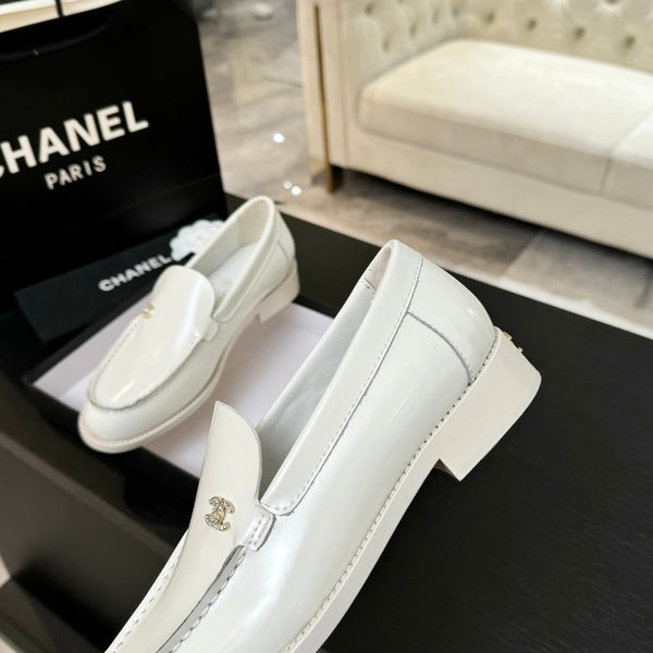 CC 25C Moccasins White Patent Leather