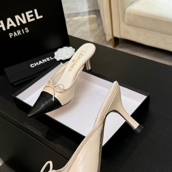CC 26s Métiers d'Art Pointed-Toe Mule Cream Black Sheepskin 700617