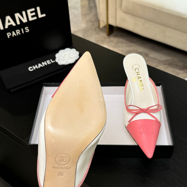 CC 26s Métiers d'Art Pointed-Toe Mule White Pink Sheepskin 700620