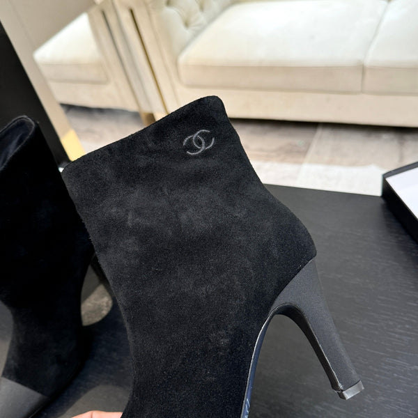 CC Gabrielle Chanel Ankle Boots 8.5cm Black Suede Black Fabric