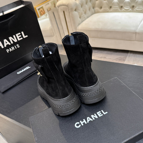 CC 26s Front-Zip Ankle Boots Black Suede Leather 106811