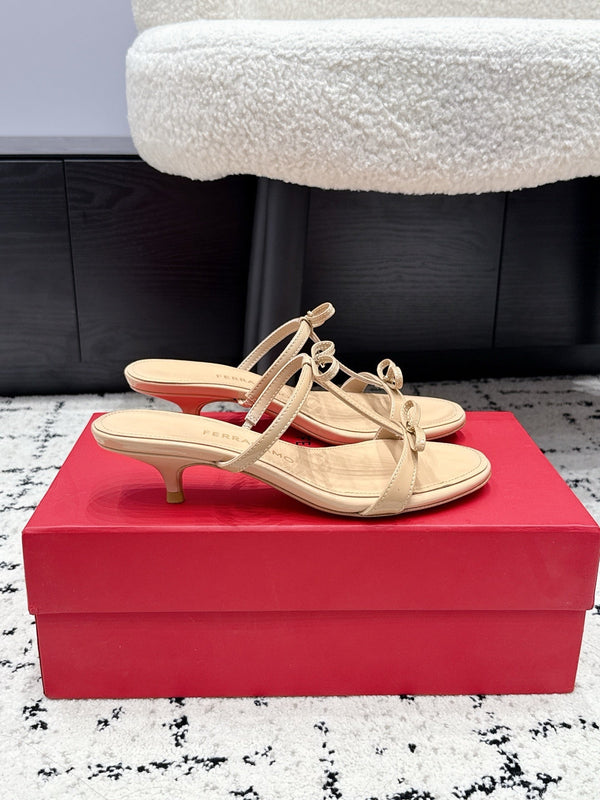 FG 26s T-strap Slippers Beige Leather 923514