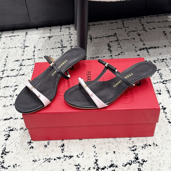 FG 26s T-strap Slippers Black Leather 923516