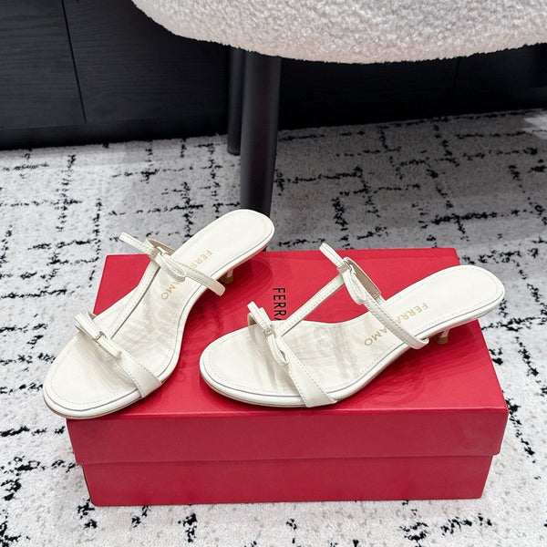 FG 26s T-strap Slippers Cream Leather 923519