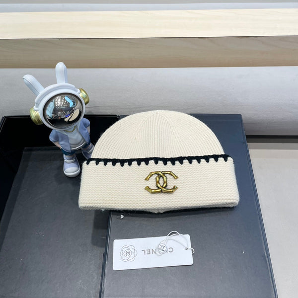 BEANIE HAT IN WHITE WOOL 419782