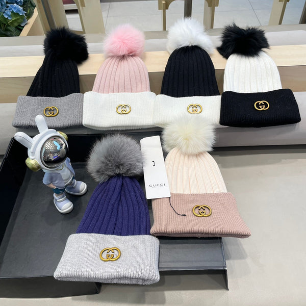 BEANIE HAT IN BLACK MIX WHITE WOOL AND FOX FUR 422504