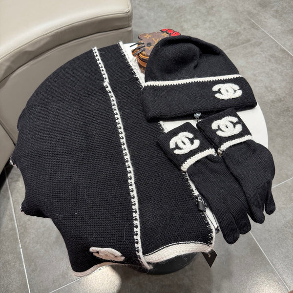 CC Hat Scarf Gloves Set White Black Kni470400