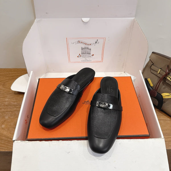HM 26s Oz Mule In Black Calfskin Gold Hardware