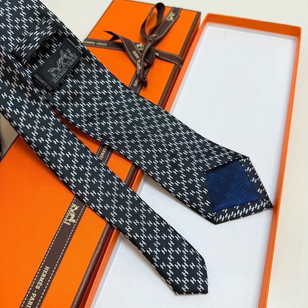 HM Subtle Logo Tie Black Twill Silk 212086